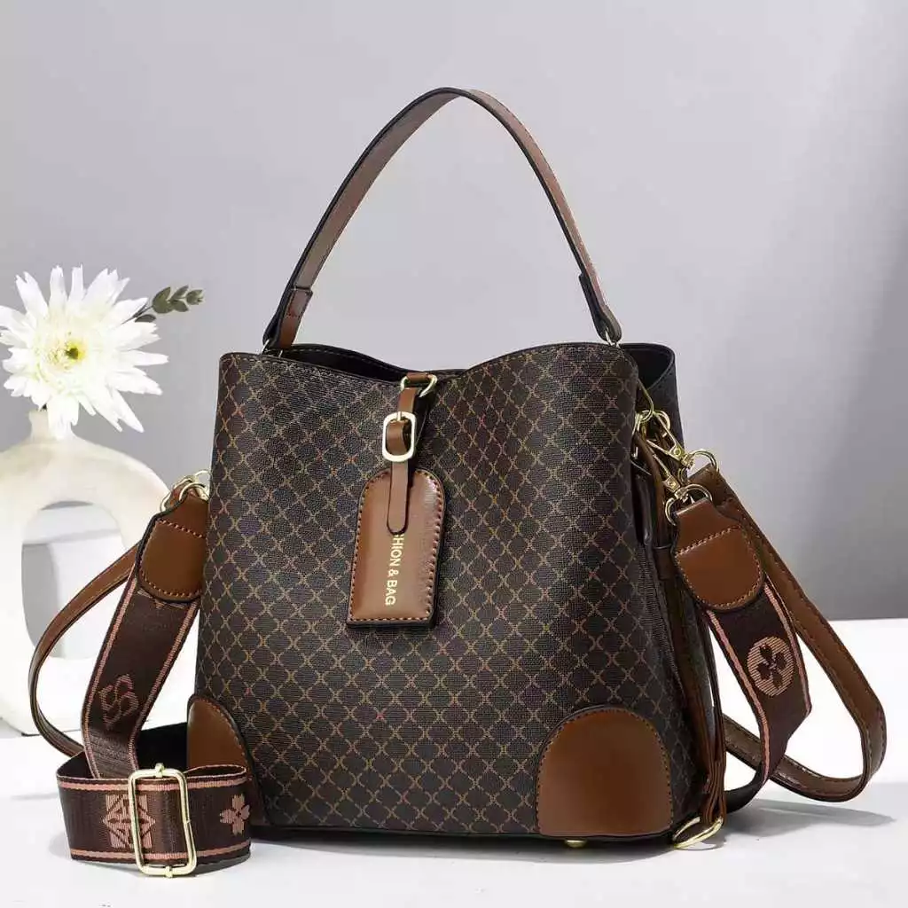 BOLSA FEMININA TRANSVERSAL COM ALÇA LATERAL COD-5889